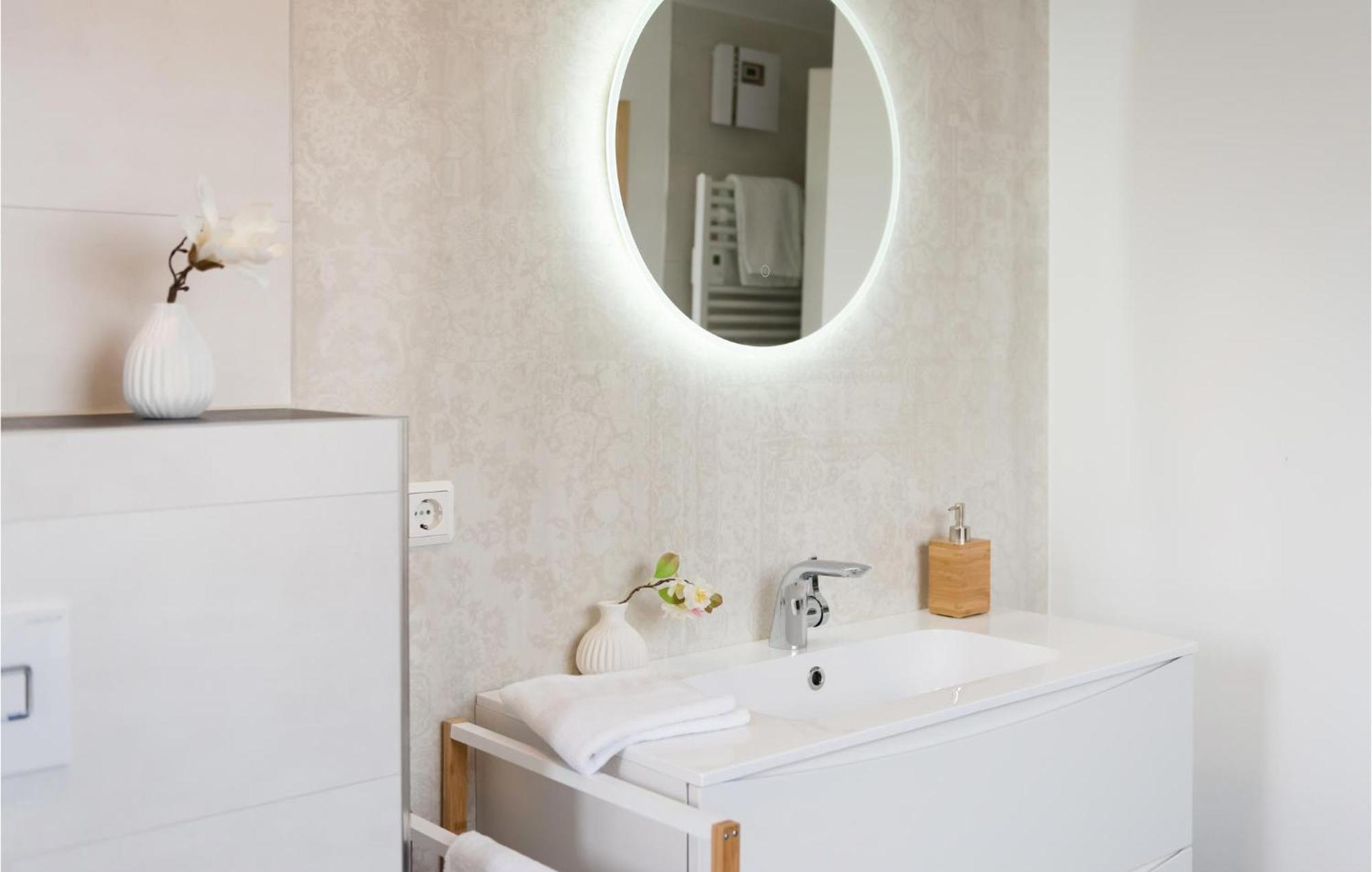 Amazing Apartment In Rechlin With Kitchen ภายนอก รูปภาพ