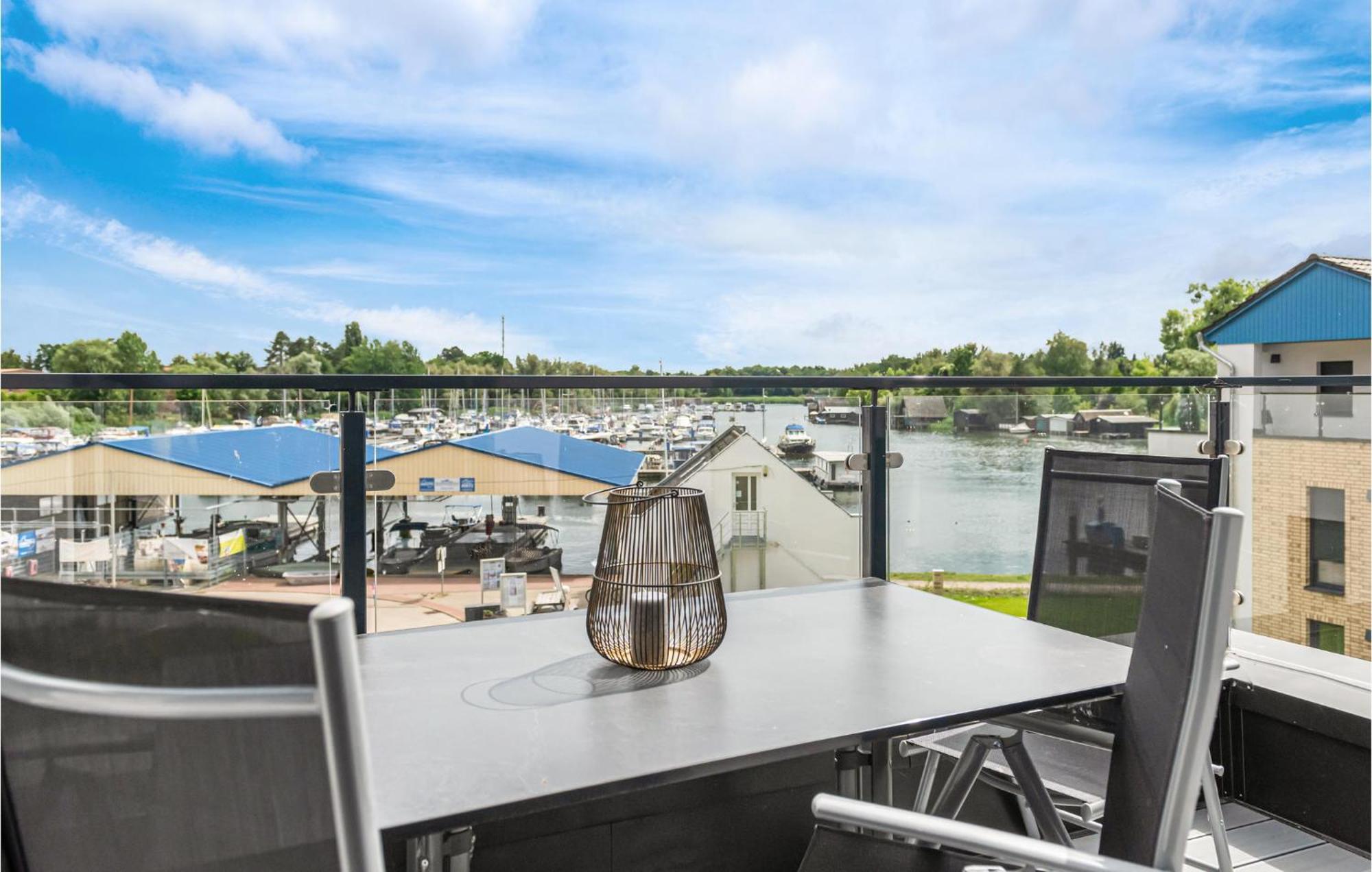 Amazing Apartment In Rechlin With Kitchen ภายนอก รูปภาพ