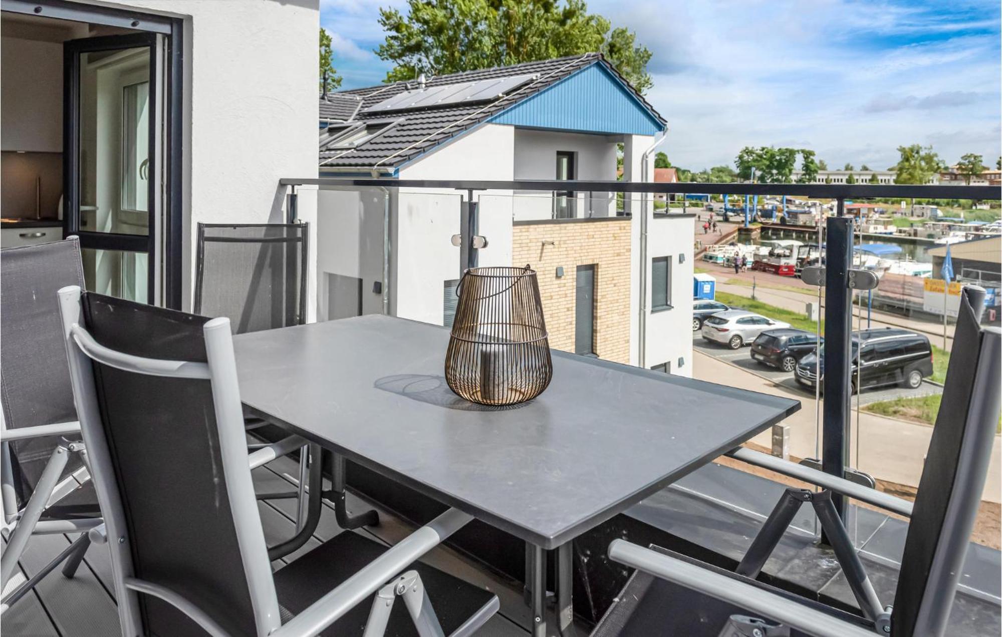 Amazing Apartment In Rechlin With Kitchen ภายนอก รูปภาพ